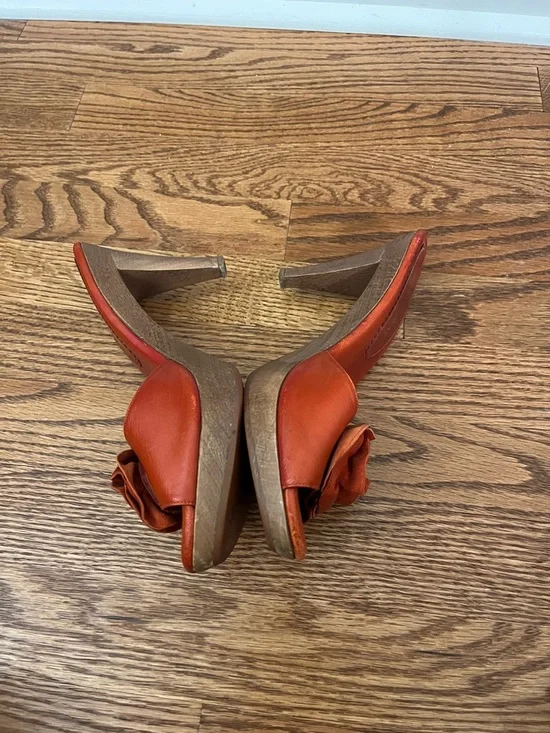 Yves Saint Laurent Orange Leather Slide with Floral Rosette - Picture 2 of 10